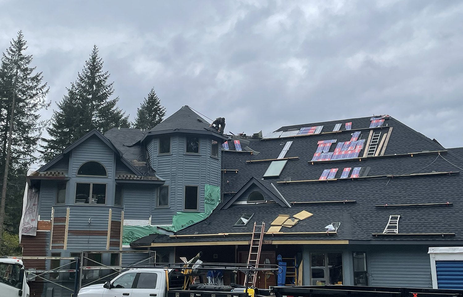 House showing grace roof.